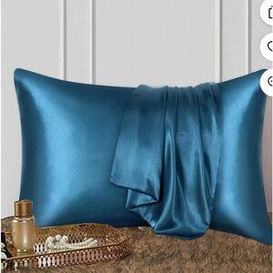 Silk/satin pillowcase.